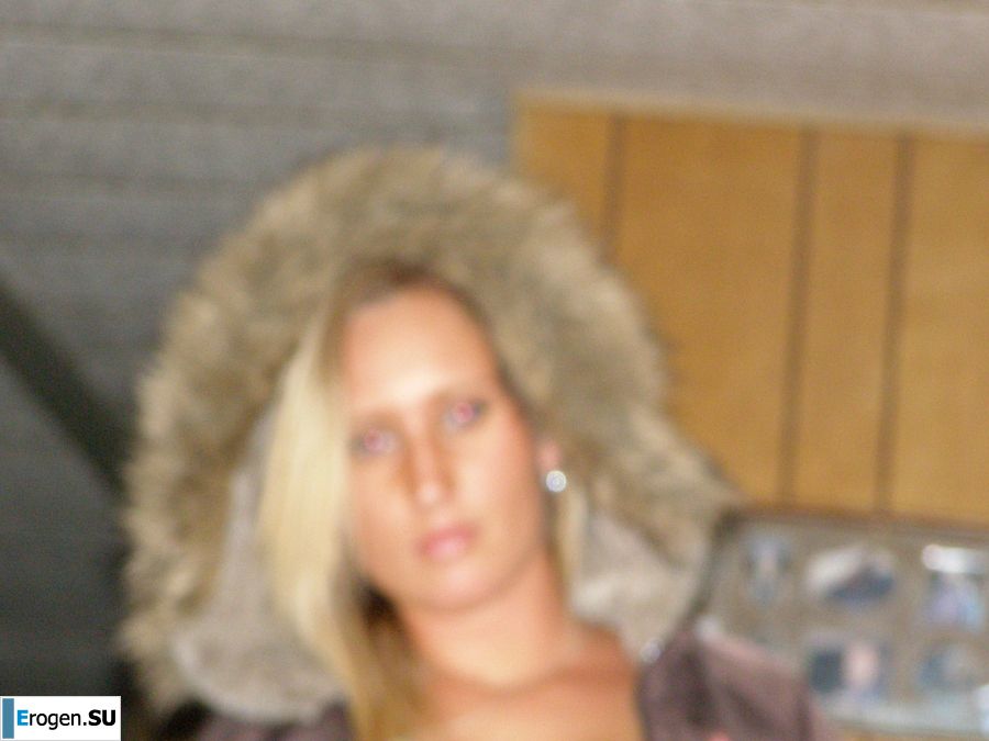 A blonde in pink panties drank and spread her legs in a billiard club. Part 2. Photo 23