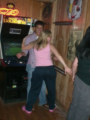 Блондинка в розовых трусиках выпила и раздвинула ноги в биллиардном клубе. Часть 2. Эскиз 32