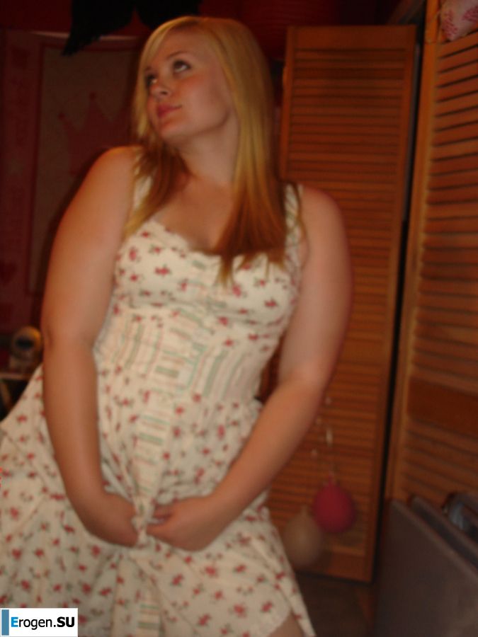 Appetizing blonde with lush hips took off her dress. Photo 15