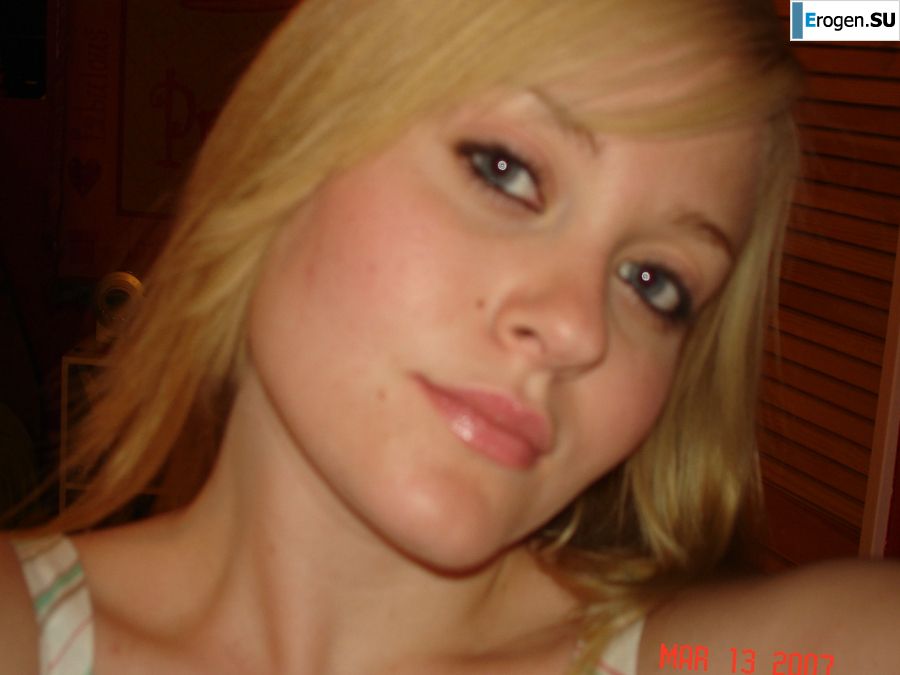 Appetizing blonde with lush hips took off her dress. Photo 18