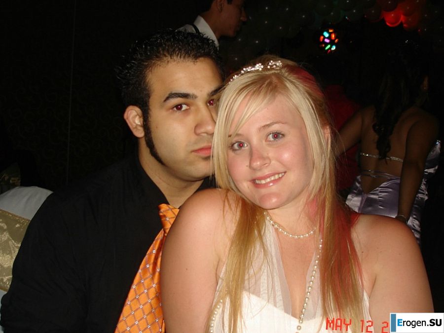 Appetizing blonde with lush hips took off her dress. Photo 39