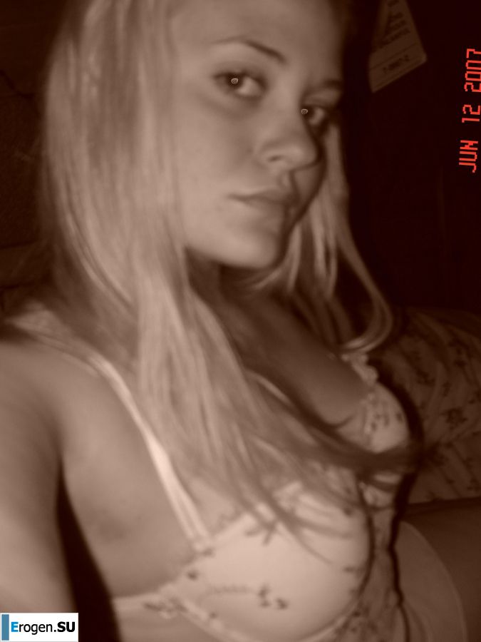 Appetizing blonde with lush hips took off her dress. Photo 50