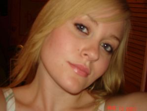 Аппетитная блондинка с пышными бедрами сняла платье. Эскиз 18