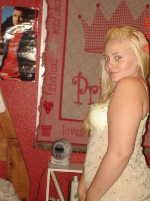 Аппетитная блондинка с пышными бедрами сняла платье. Эскиз 46