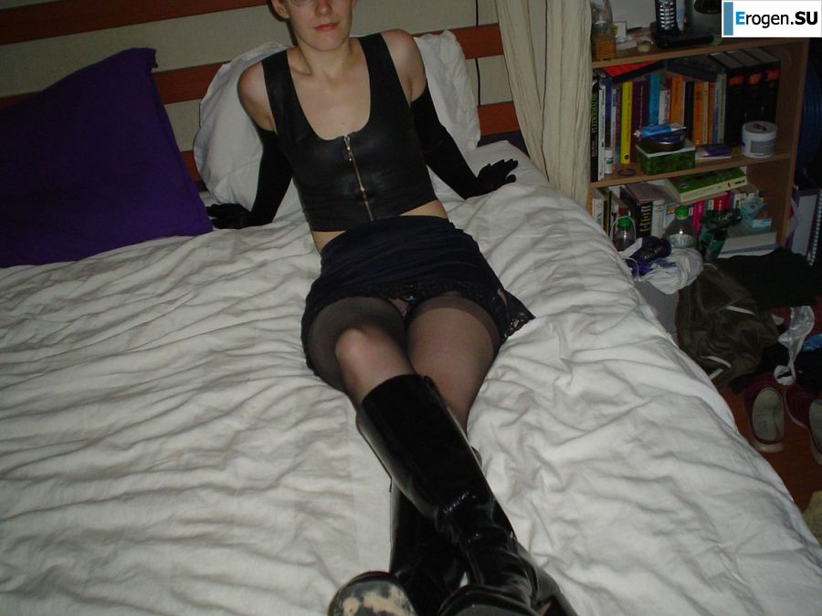 A red-haired student with glasses spread her legs in lace stockings and showed a pussy. Part 2. Photo 25