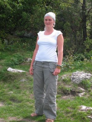 A young student at the cottage is exposed at the request of a guy. Thumb 20