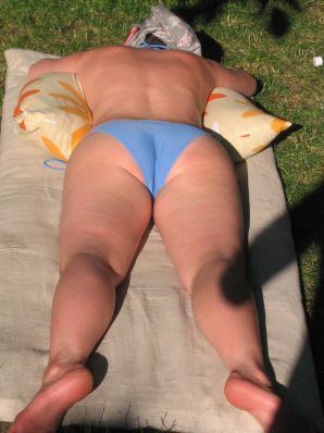 A young student at the cottage is exposed at the request of a guy. Thumb 7