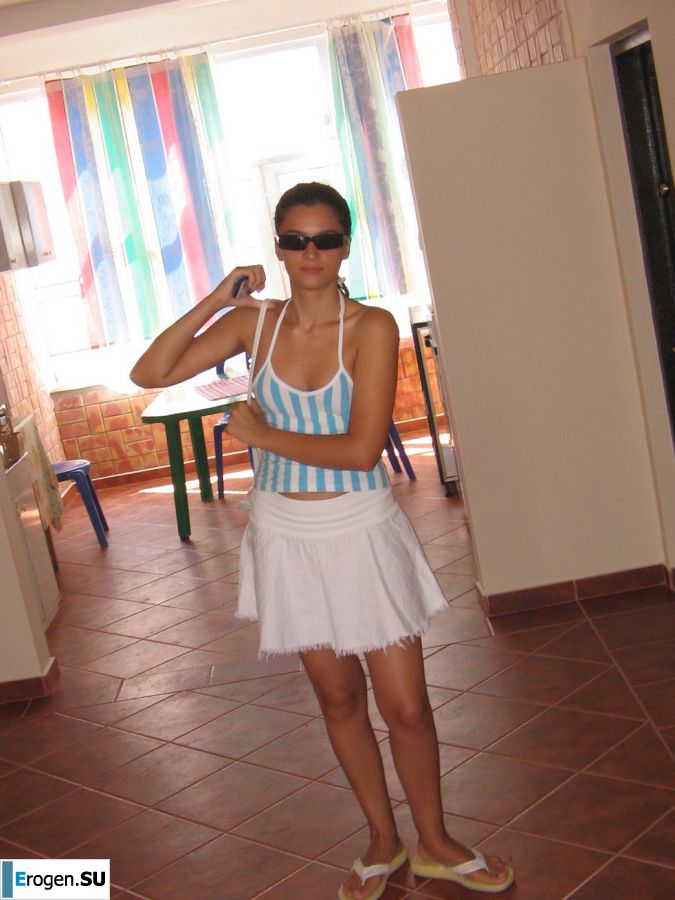 Seductive Latina poses naked on vacation in front of a guy. Part 2. Photo 15