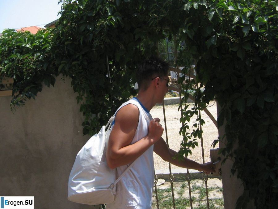 Seductive Latina poses naked on vacation in front of a guy. Part 2. Photo 16