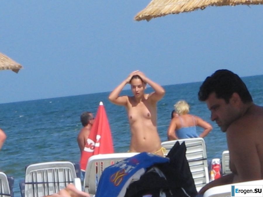 Seductive Latina poses naked on vacation in front of a guy. Part 2. Photo 20