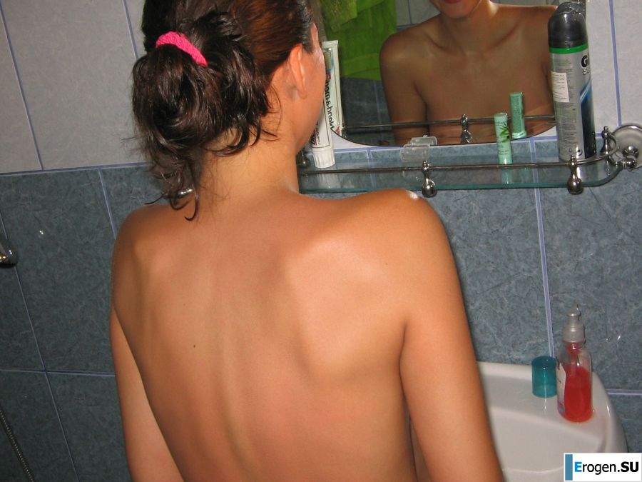 Seductive Latina poses naked on vacation in front of a guy. Part 2. Photo 3