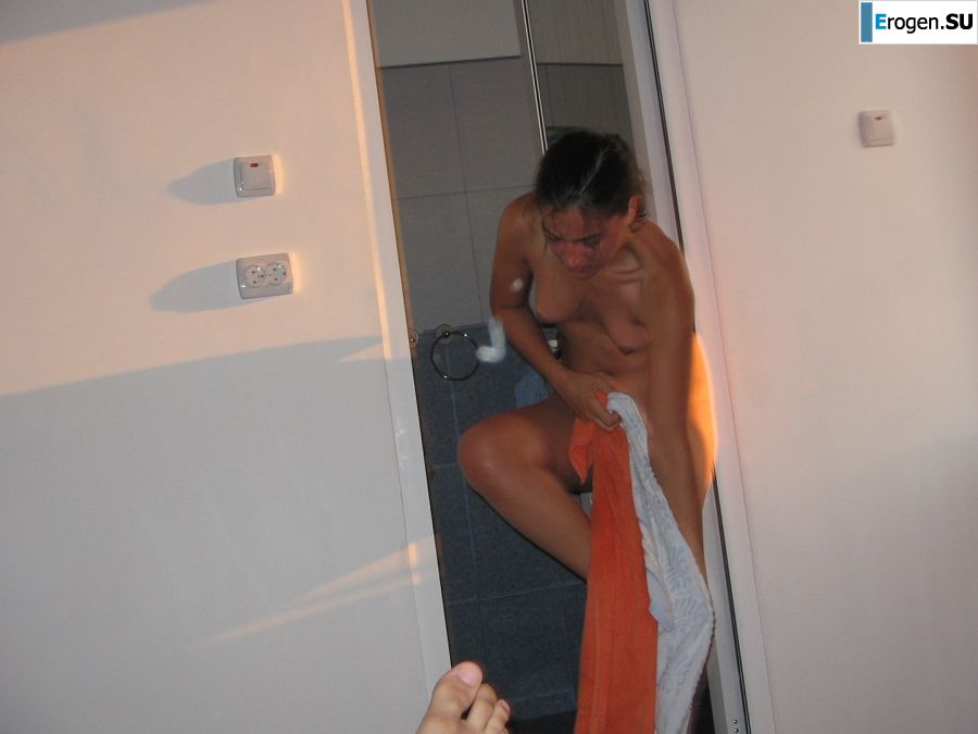 Seductive Latina poses naked on vacation in front of a guy. Part 2. Photo 5