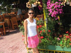 Seductive Latina poses naked on vacation in front of a guy. Part 2. Thumb 26