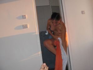 Seductive Latina poses naked on vacation in front of a guy. Part 2. Thumb 5