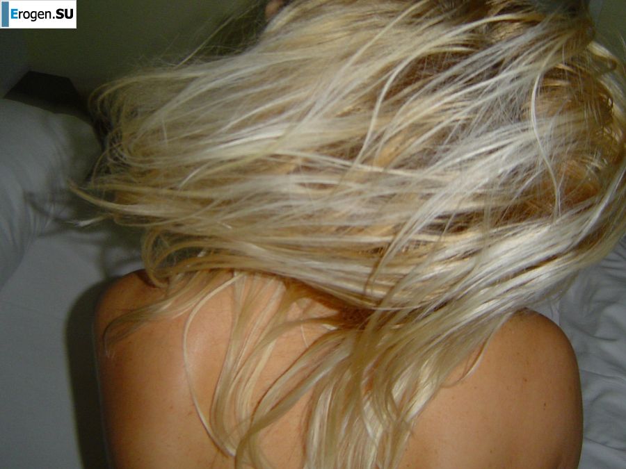 The seductive minx bare and showed a wet pussy. Photo 6