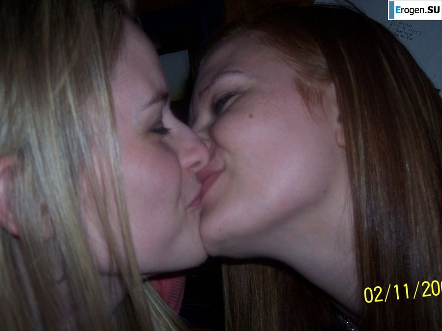 A young girl pleases herself with a finger and a pink vibrator. Photo 22