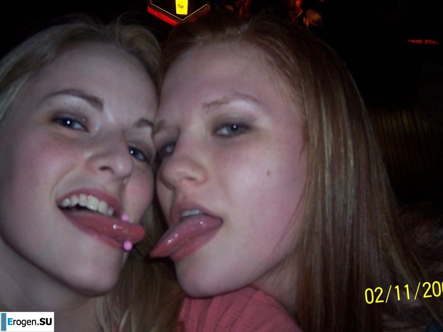 A young girl pleases herself with a finger and a pink vibrator. Photo 29