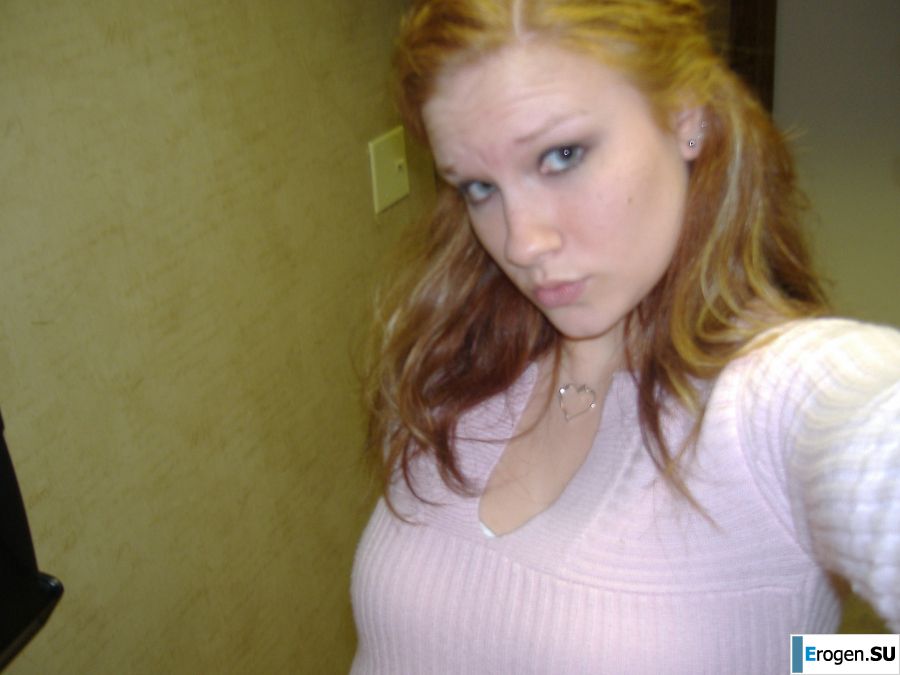 A young girl pleases herself with a finger and a pink vibrator. Photo 9