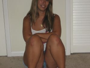 Luxurious blondes with magnificent breasts caress each other and expose themselves. Part 2. Thumb 40