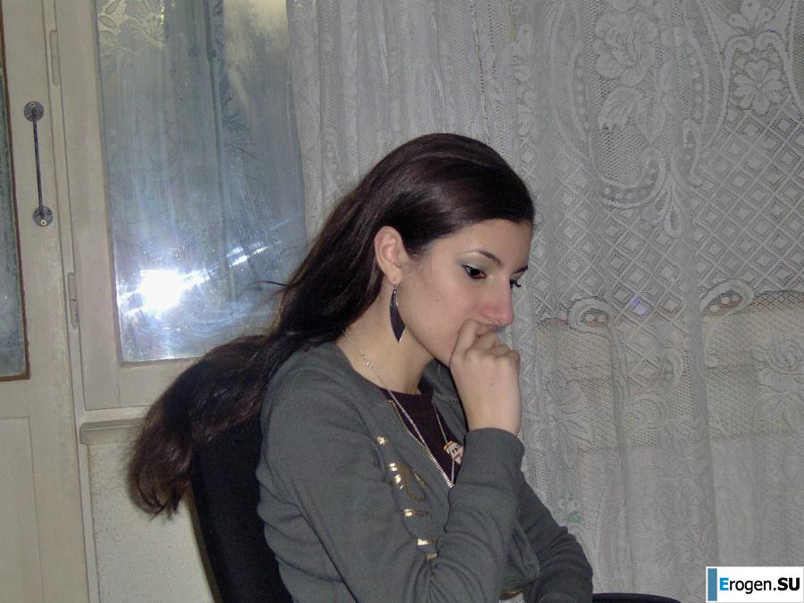 Oriental beauty shows the ass in clothes and without. Photo 11