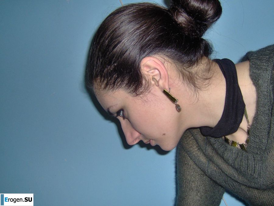 Oriental beauty shows the ass in clothes and without. Photo 14