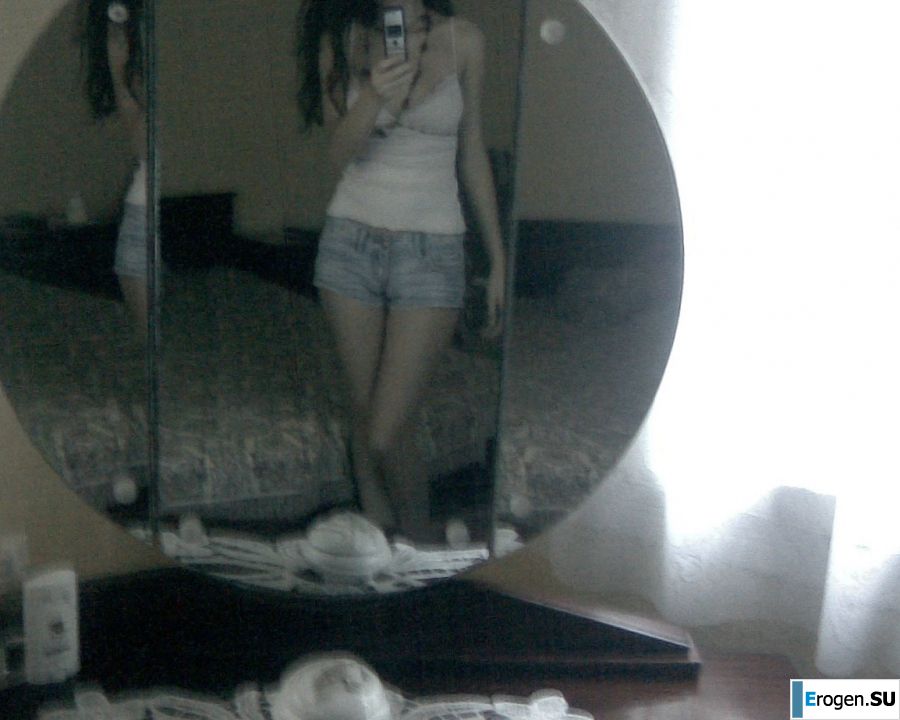 Oriental beauty shows the ass in clothes and without. Photo 24