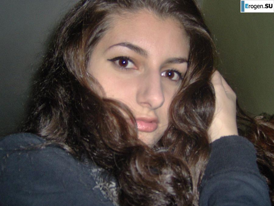 Oriental beauty shows the ass in clothes and without. Photo 29