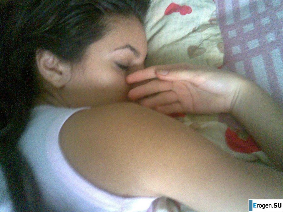 Oriental beauty shows the ass in clothes and without. Photo 3