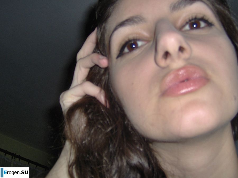 Oriental beauty shows the ass in clothes and without. Photo 30