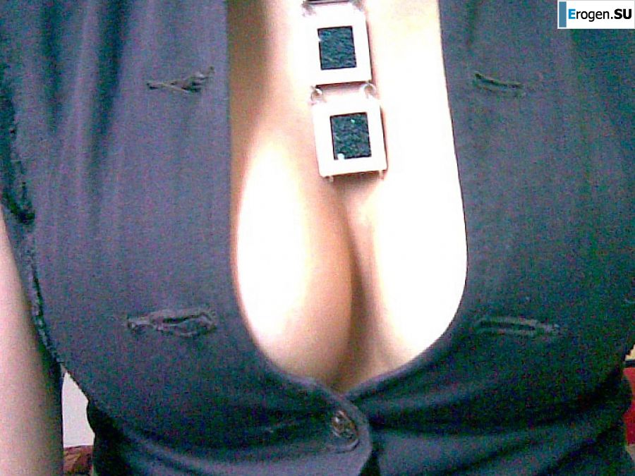 Oriental beauty shows the ass in clothes and without. Photo 39