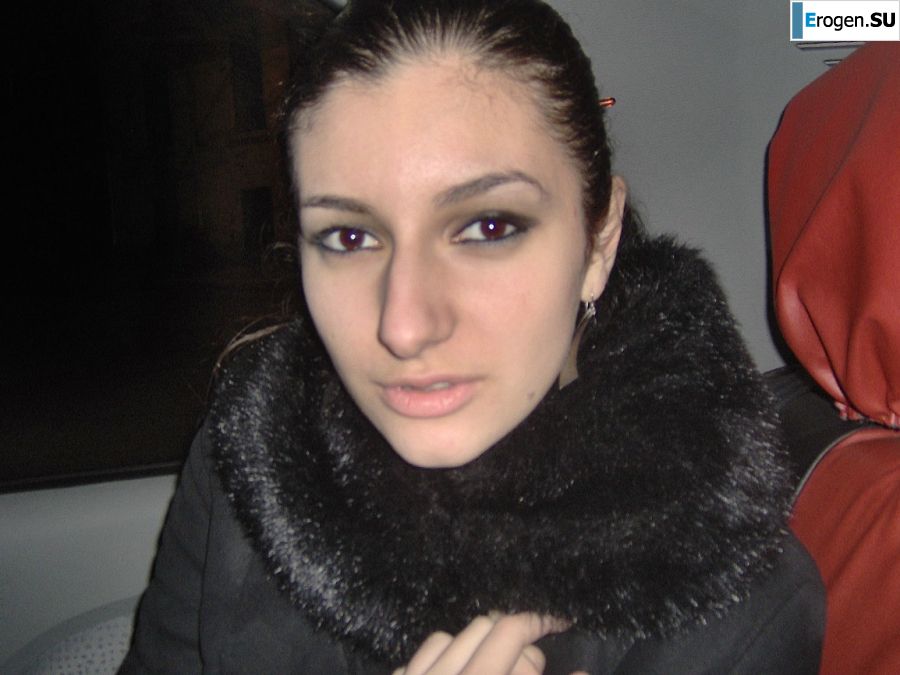 Oriental beauty shows the ass in clothes and without. Photo 8