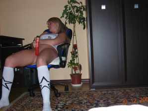 Appetizing blonde masturbates in front of the computer. Thumb 26