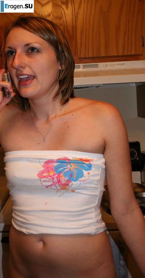 The young wife undressed and showed her fluffy and small tits. Photo 10