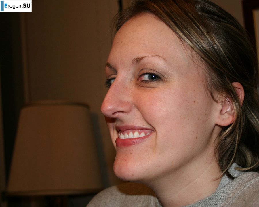 The young wife undressed and showed her fluffy and small tits. Photo 40