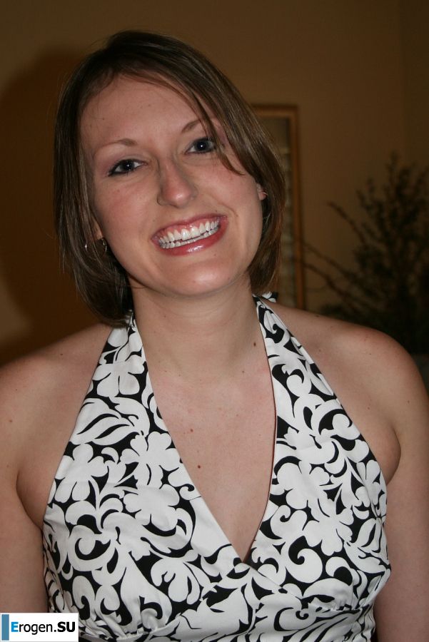 The young wife undressed and showed her fluffy and small tits. Photo 42