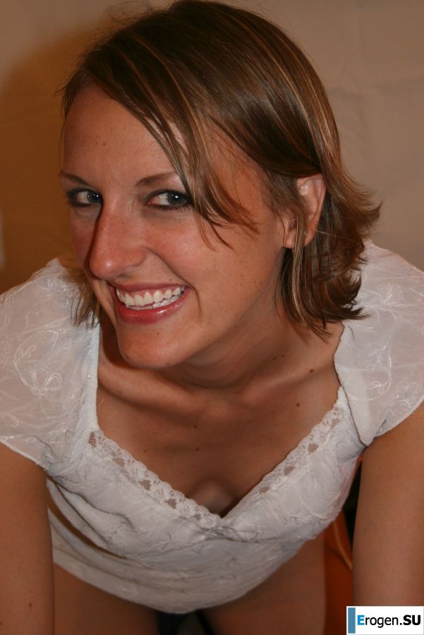 The young wife undressed and showed her fluffy and small tits. Photo 43