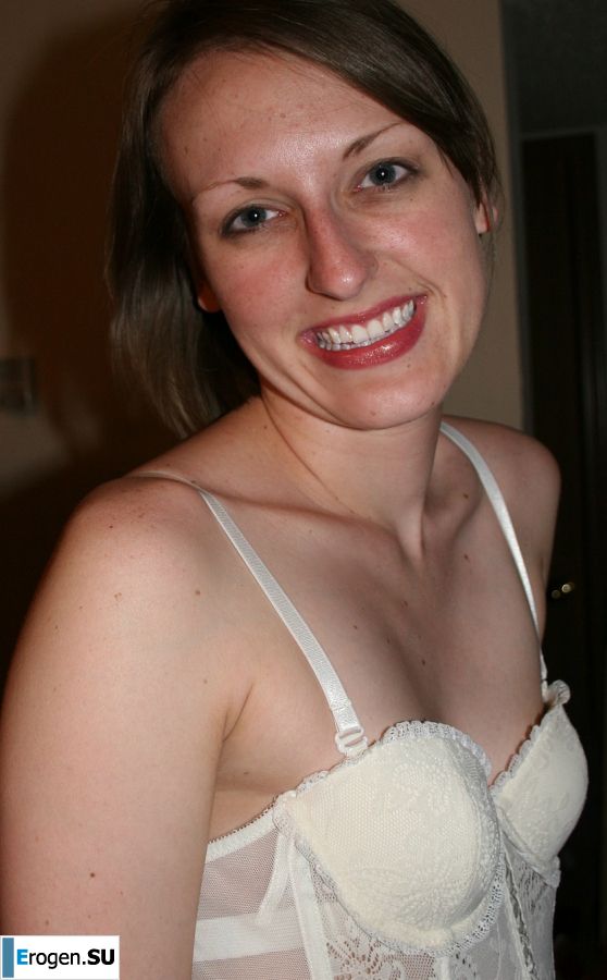 The young wife undressed and showed her fluffy and small tits. Photo 57