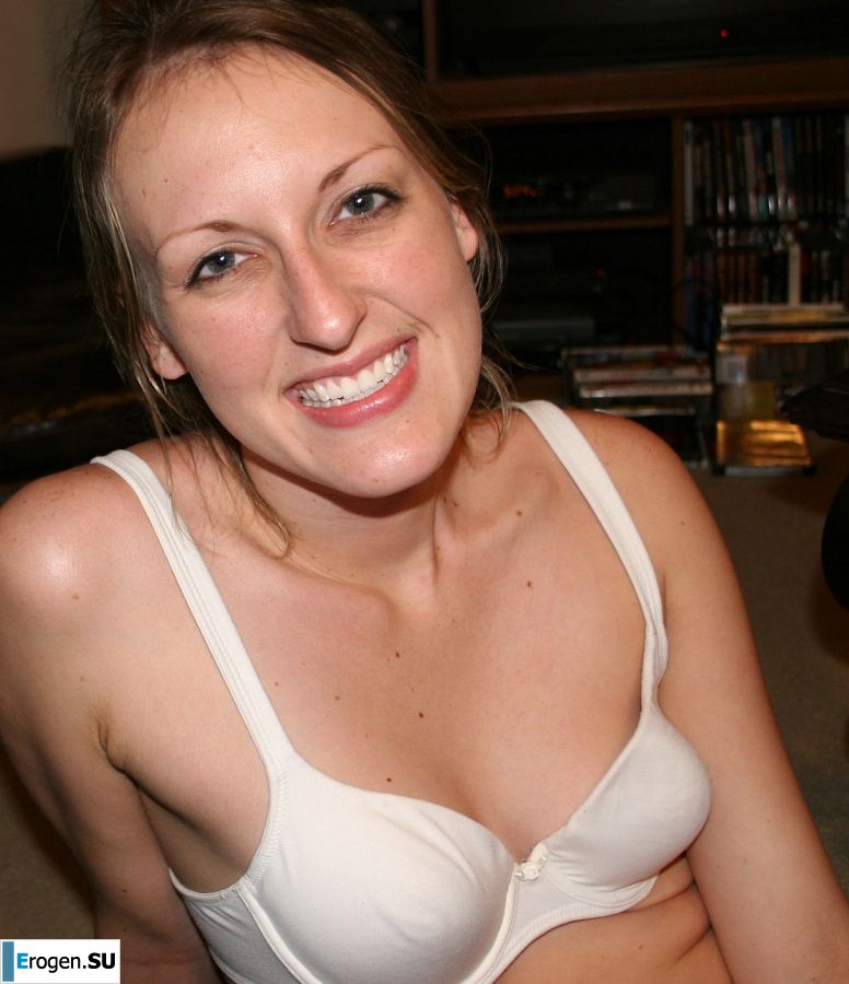 The young wife undressed and showed her fluffy and small tits. Photo 58