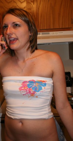 The young wife undressed and showed her fluffy and small tits. Thumb 10