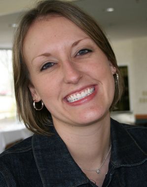 The young wife undressed and showed her fluffy and small tits. Thumb 20