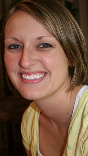 The young wife undressed and showed her fluffy and small tits. Thumb 25