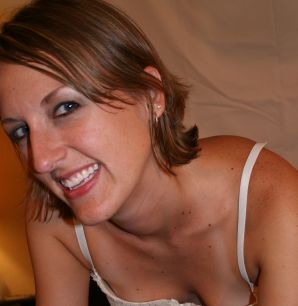 The young wife undressed and showed her fluffy and small tits. Thumb 46