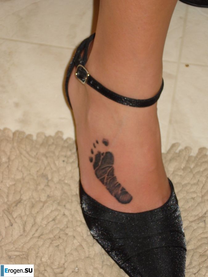 Seductive nurse masturbates on the couch. Part 2. Photo 2