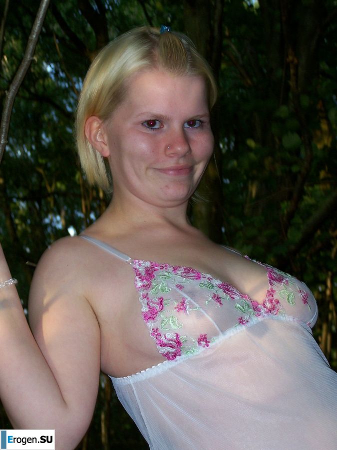 Appetizing magnificent blonde spread her legs right on the grass. Part 2. Photo 10