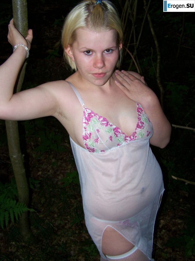 Appetizing magnificent blonde spread her legs right on the grass. Part 2. Photo 19