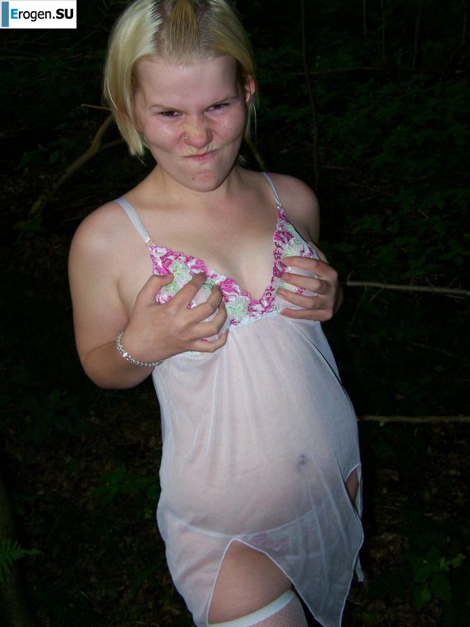 Appetizing magnificent blonde spread her legs right on the grass. Part 2. Photo 23