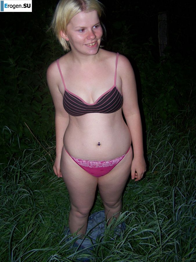 Appetizing magnificent blonde spread her legs right on the grass. Part 2. Photo 39