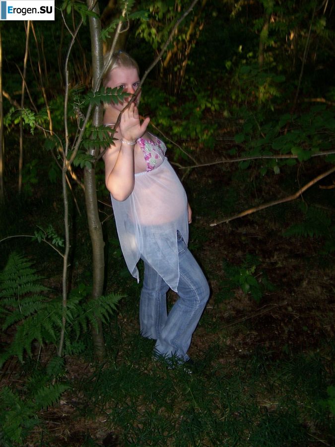 Appetizing magnificent blonde spread her legs right on the grass. Part 2. Photo 4