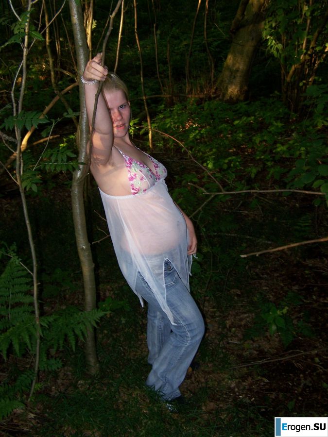 Appetizing magnificent blonde spread her legs right on the grass. Part 2. Photo 5