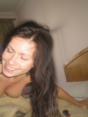 A slender woman at the sea took off a white swimsuit in front of her husband. Thumb 14